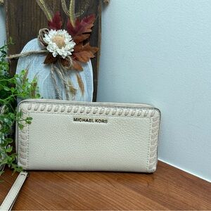 Michael Kors Lauryn Whipstitch Large Leather Wallet Beige Credit Card Clutch Zip